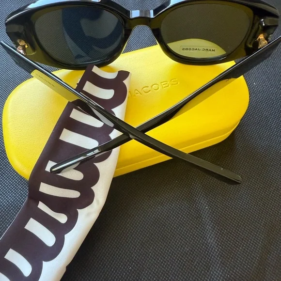 Marc Jacobs Black Sunglasses with Yellow Case Marc Jacobs Black Sunglasses with Bright Yellow Case main image 4